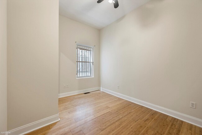 Building Photo - 3 br, 2 bath Triplex - 1619 DIAMOND ST Uni...