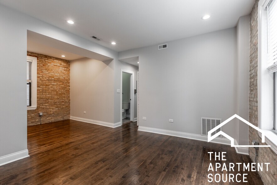 Building Photo - 2019 N Hoyne Ave