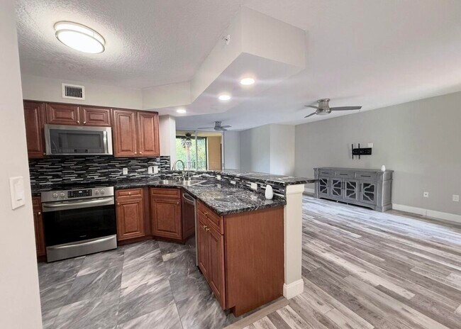 Building Photo - 300 Scotia Dr