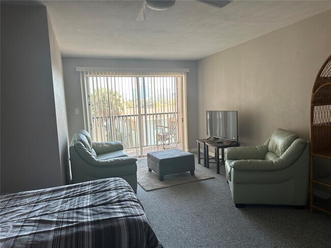 Building Photo - 750 Burlington Ave N