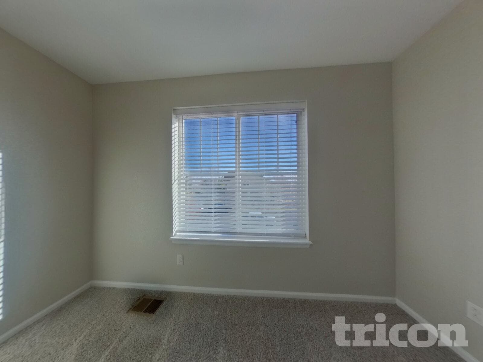 Building Photo - 7191 S Oak Hill Cir