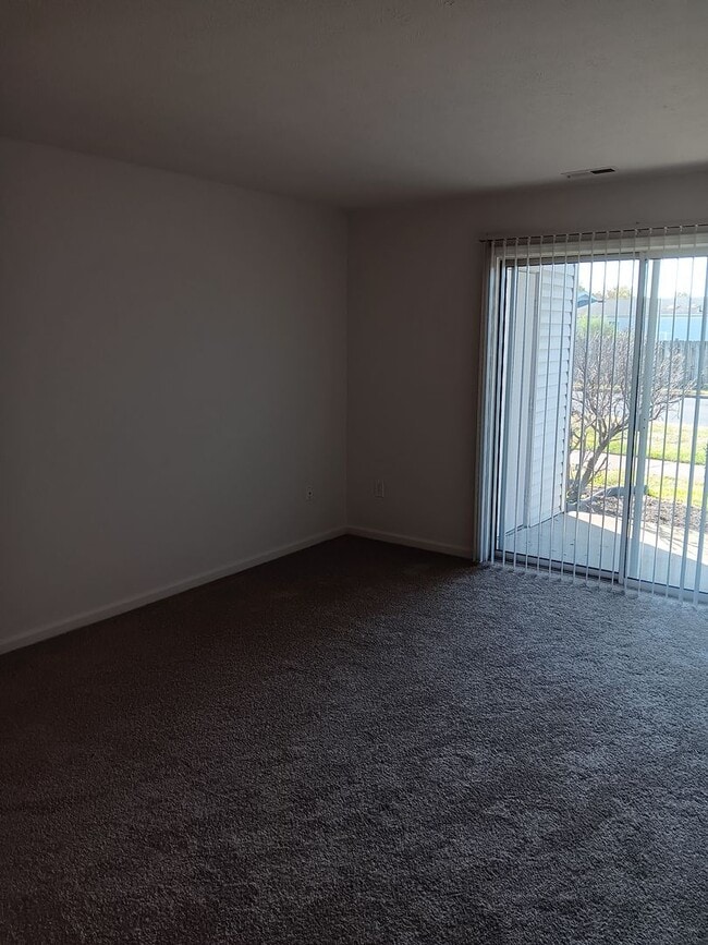Building Photo - 3-bedroom 2 baths