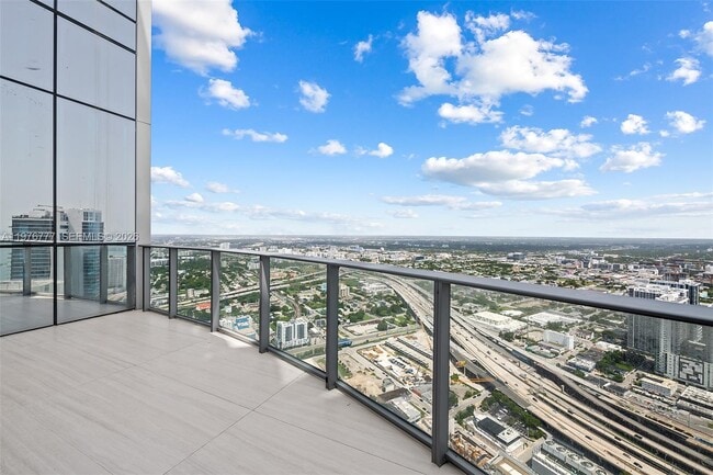 Building Photo - 851 NE 1st Ave