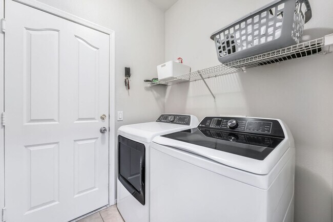 Building Photo - Single Story, 3 Bedroom, 2 Bath in Summerlin!