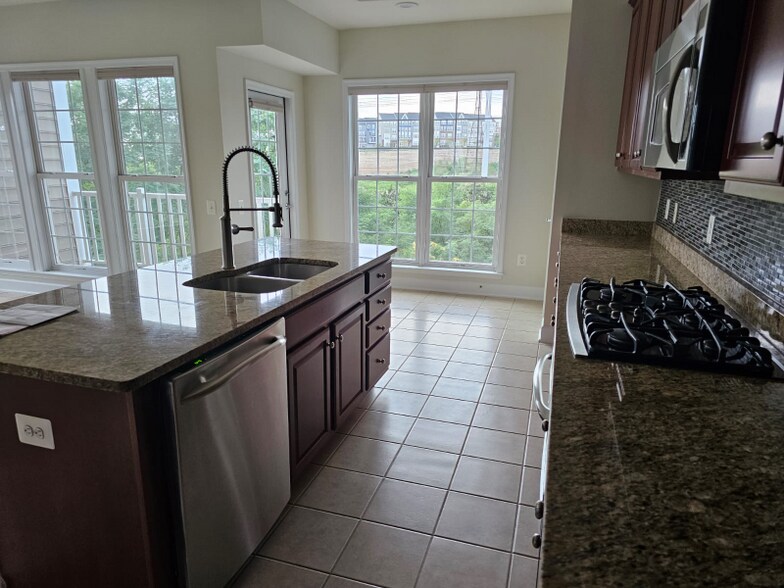 Building Photo - 2325 Brookmoor Ln