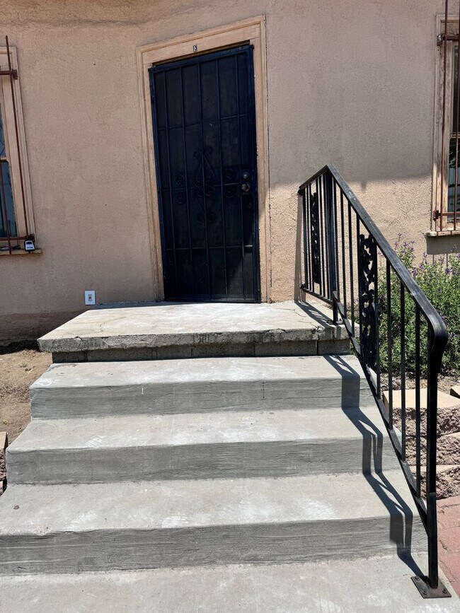 Building Photo - 963 Price St