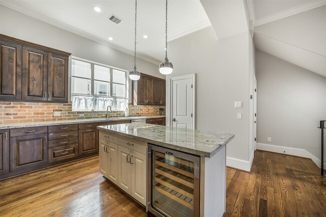 Building Photo - 1618 Rosewood St