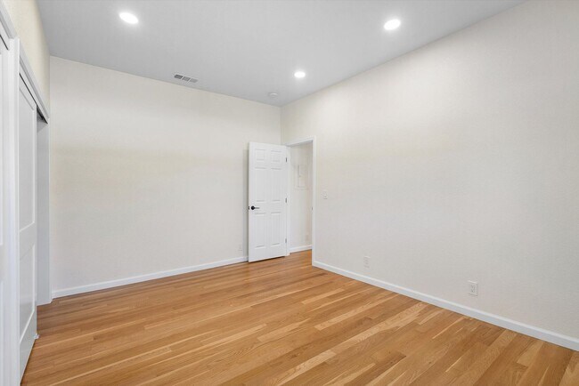 Building Photo - 2026 San Antonio Ave