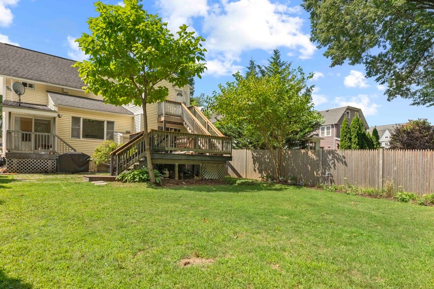 Building Photo - 210 Raymond Rd