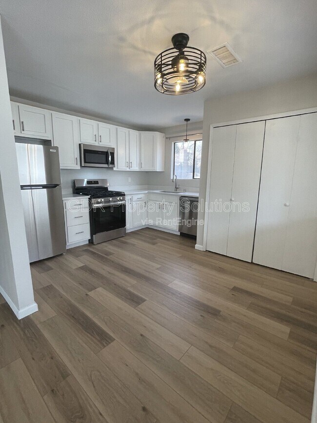 Building Photo - 4733 Platinum Dr NE