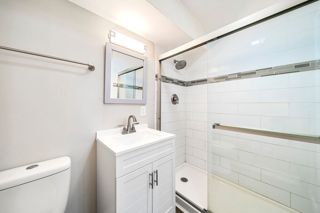 Upstairs bath - 600 Frasier St SE