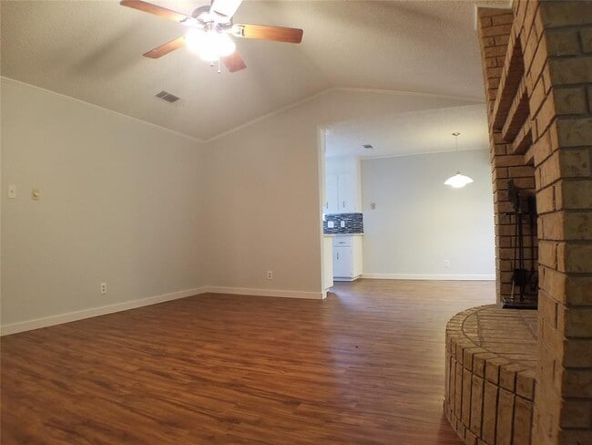 Building Photo - 1806 Stardust St