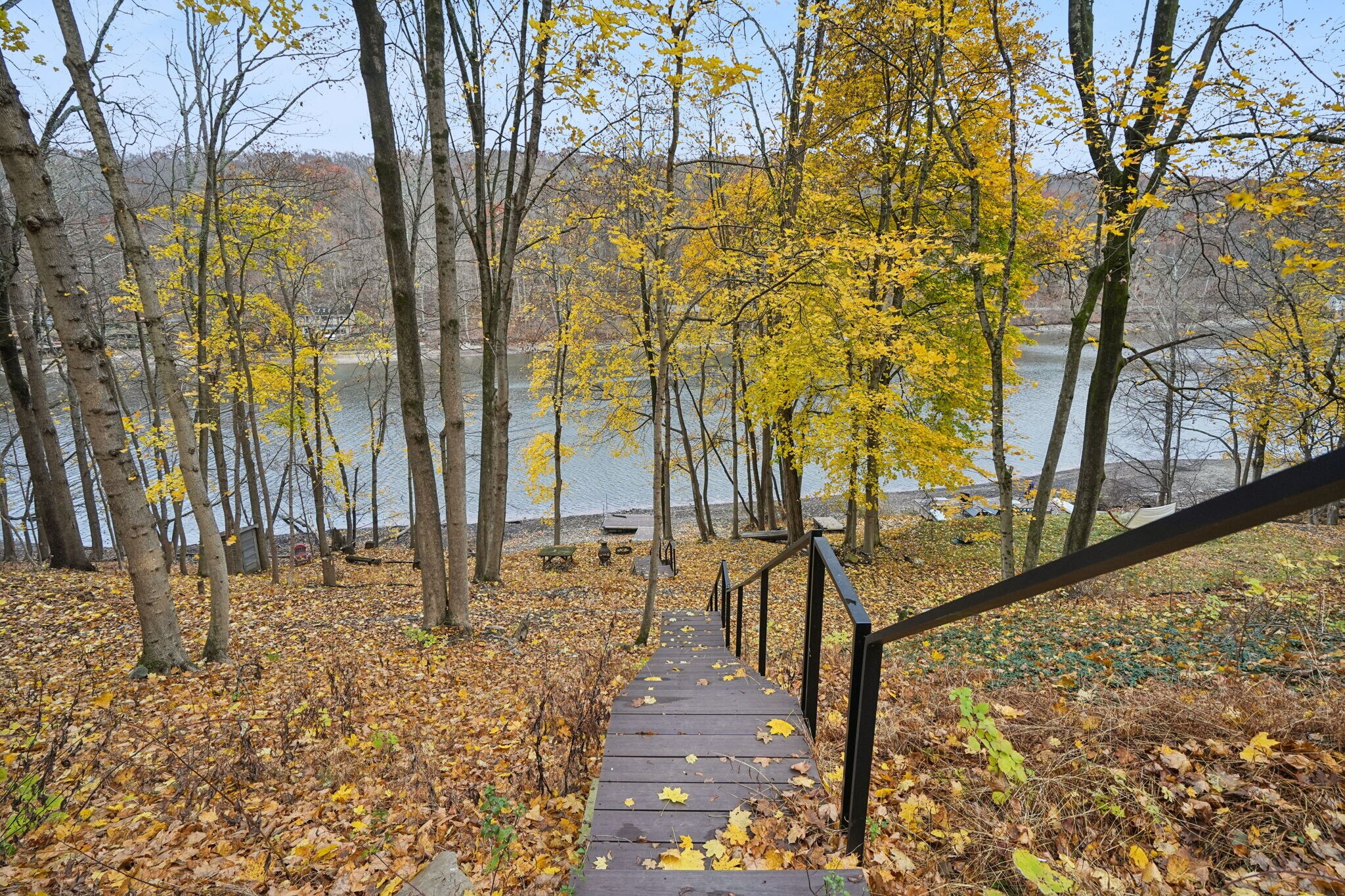 Building Photo - 916 E End Rd