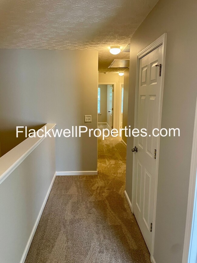 Building Photo - New Carpet, New Paint, Well Maintained Hom...