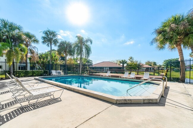 Building Photo - 9977 Three Lakes Cir