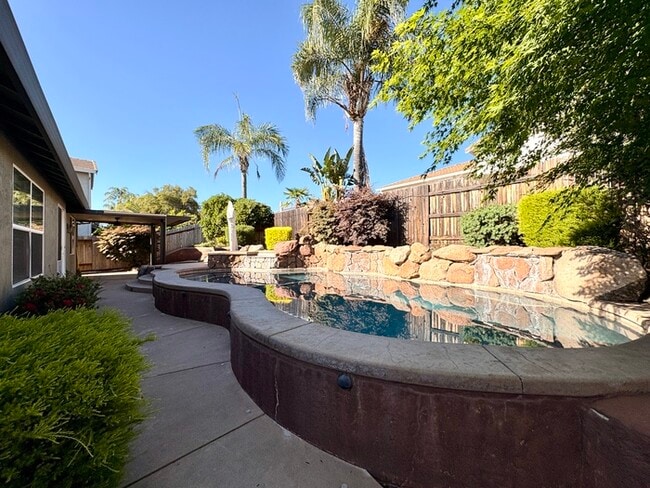 Building Photo - Beautiful 4 Bedroom with a large Pool! Located in Roseville close to a park!