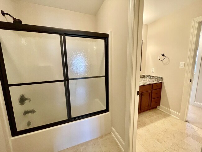 Building Photo - 4 Bed, 2 Bath Nest With Pool In Mariner's Pointe