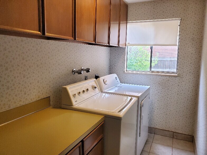 Building Photo - 6174 S Krameria St