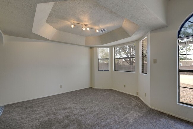 Building Photo - Amazing Three Bedroom in Heart of Rio Rancho!