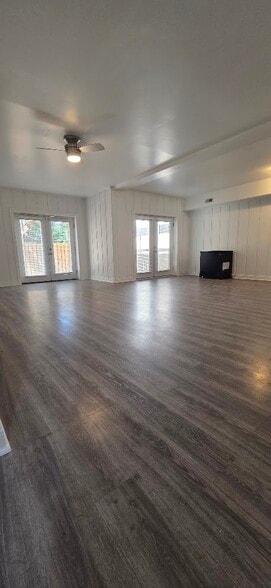 Building Photo - 5703 Willowbrook Dr