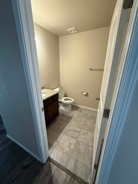 Building Photo - 1745 Flintshire St