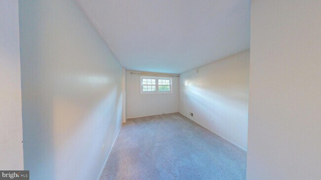 Building Photo - 1216 Downs Dr