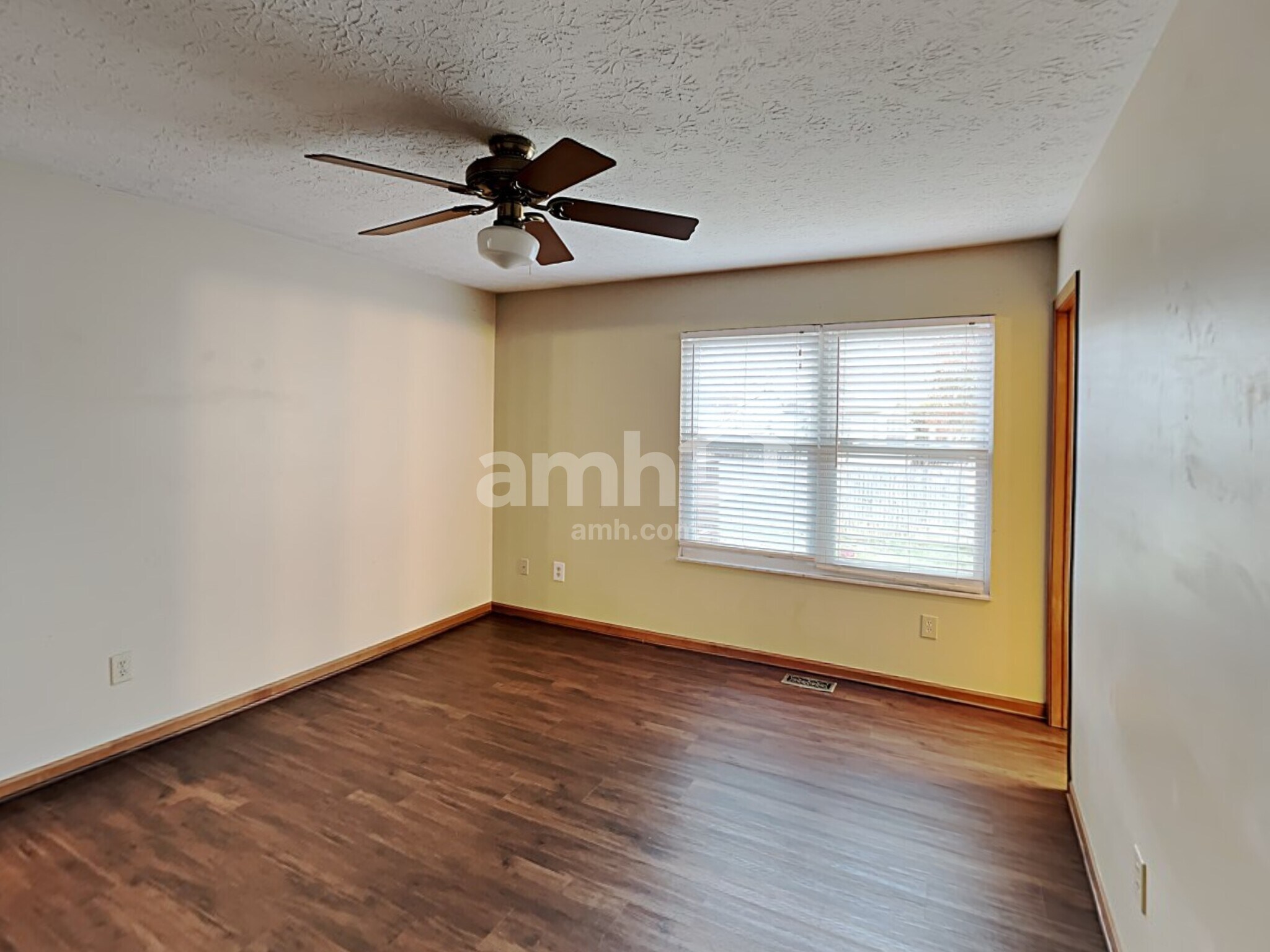 Building Photo - 1465 Pinestone Dr