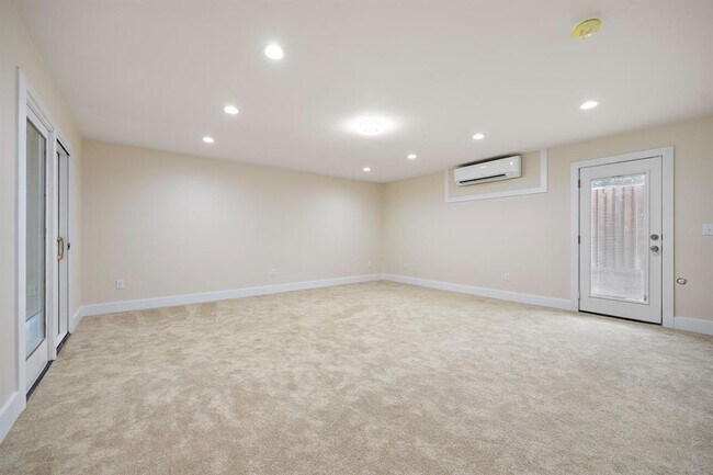 Building Photo - 507 Deercreek Ln