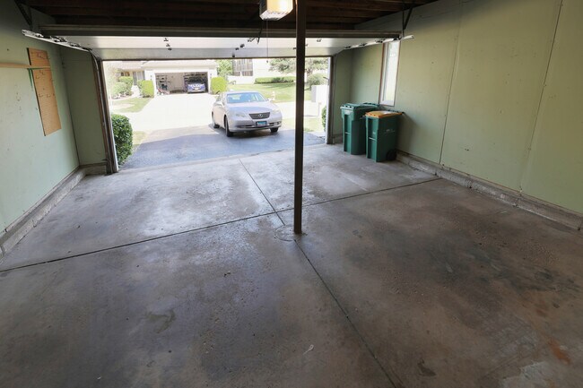 Building Photo - 329 Redwing Dr