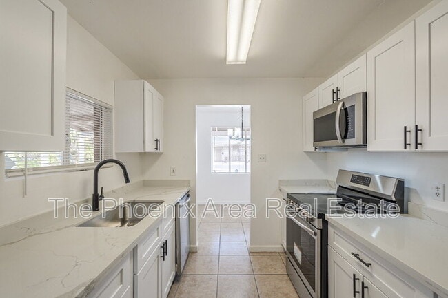 Building Photo - 787 W Flint St