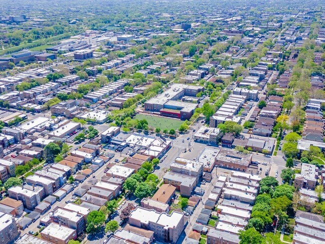 Building Photo - 5717 N Kimball Ave