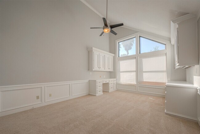 Building Photo - 15714 Sylvan Lake Dr