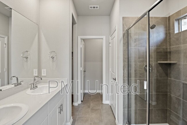 Building Photo - 203 Travine Dr