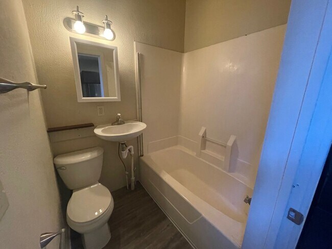 Building Photo - OM-1512 Cincinnati Street