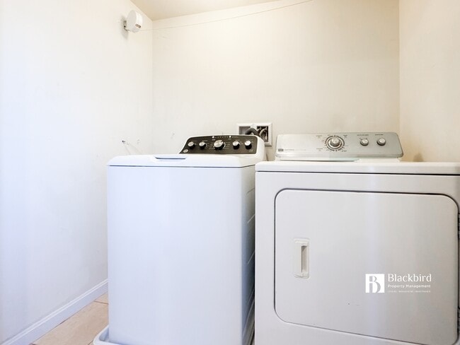 Building Photo - 5030 B St SE