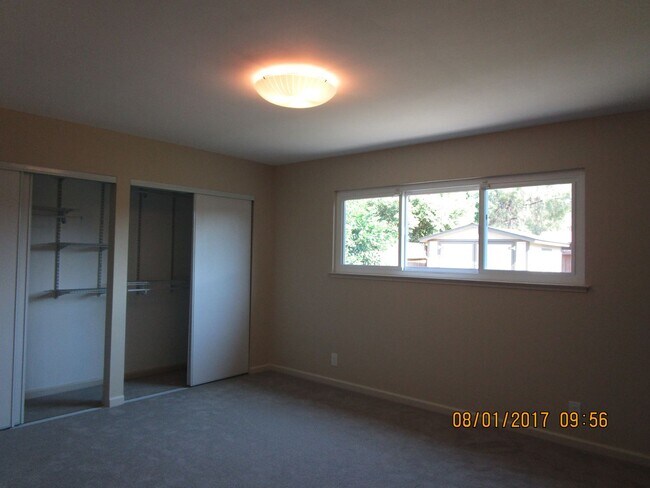Building Photo - 185 Richard Pl
