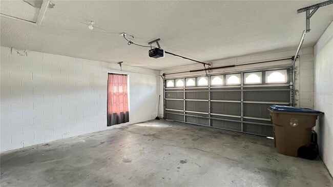 Building Photo - 1547 Oak Hill Trail