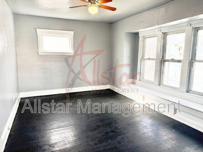 Building Photo - 1374 E 94th St