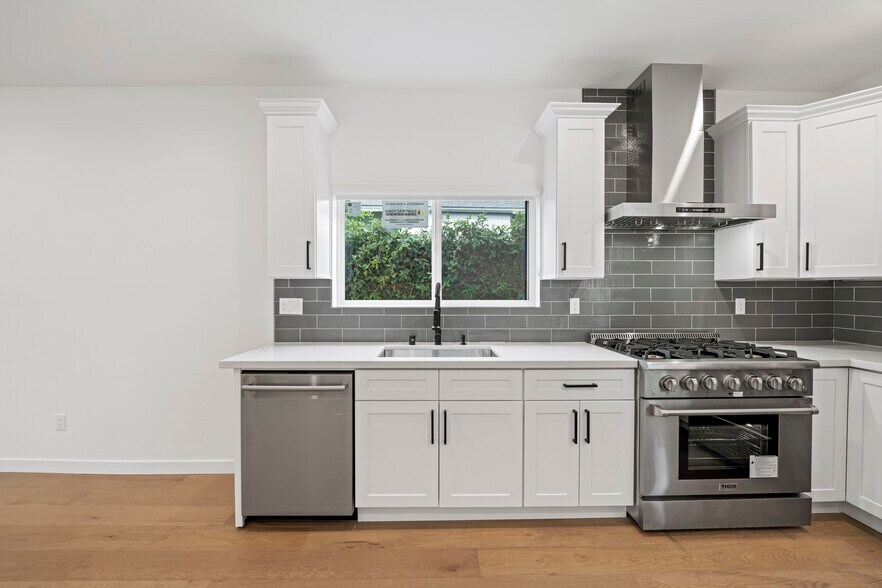 Building Photo - 8104 Paso Robles Ave