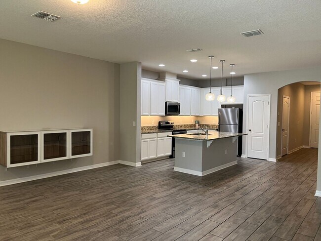Building Photo - 11950 Sands Cv