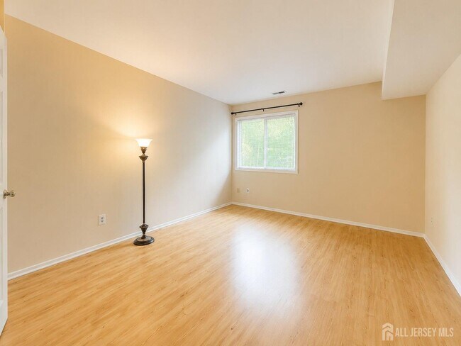 Building Photo - 2112 Sayre Dr