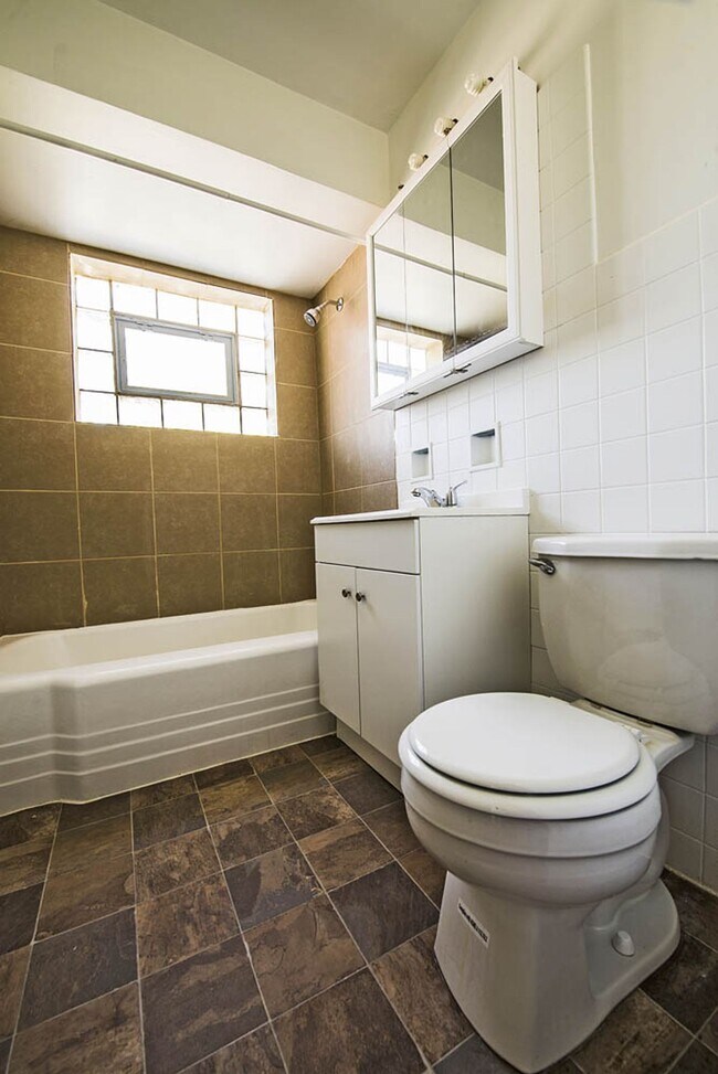 Building Photo - 470 Gordon Ave