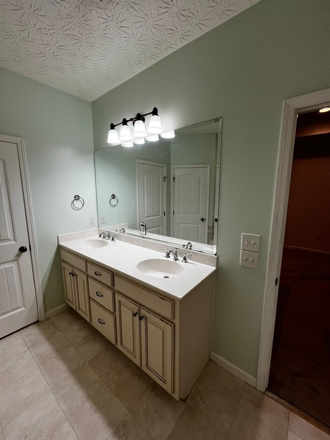 Building Photo - New to the Market! Welcome Home!