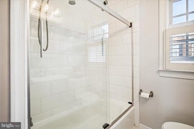 Building Photo - 821 Church St