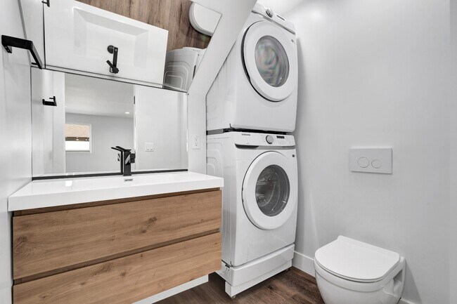 Building Photo - Spacious 3BR NoHo Home w/ Luxury European Finishes