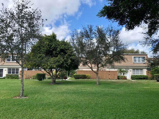 Building Photo - 4300 Hazel Ave