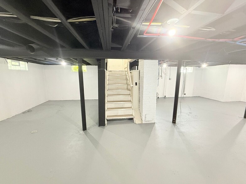 Building Photo - This beautifully updated 3-bedroom, 1-bath single-family home is ready for move-in!