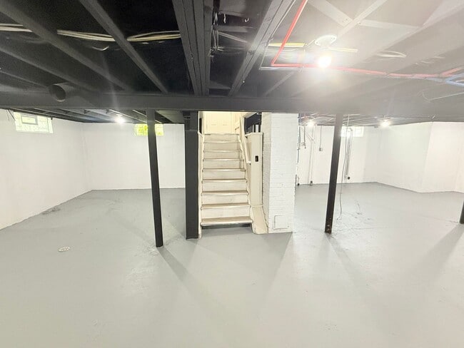 Building Photo - Renovated 3-Bedroom Home – We Welcome Sect...
