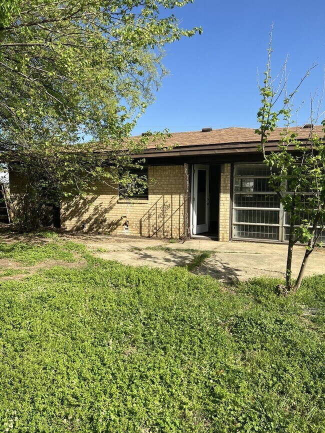 Building Photo - 5632 Mac Arthur Dr