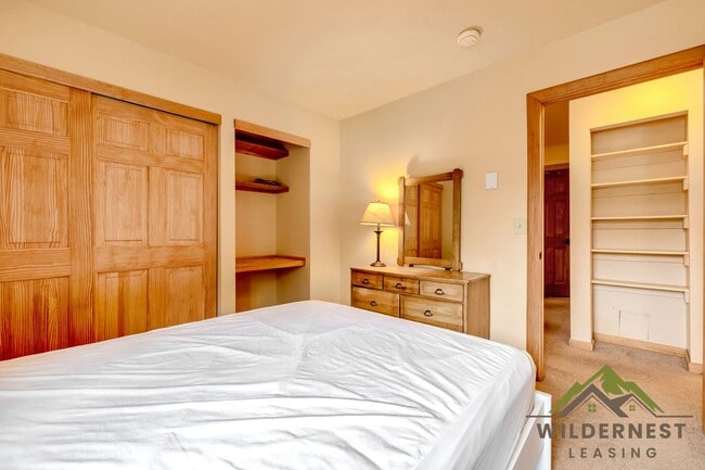 Building Photo - Furnished Pet Friendly Summer Rental